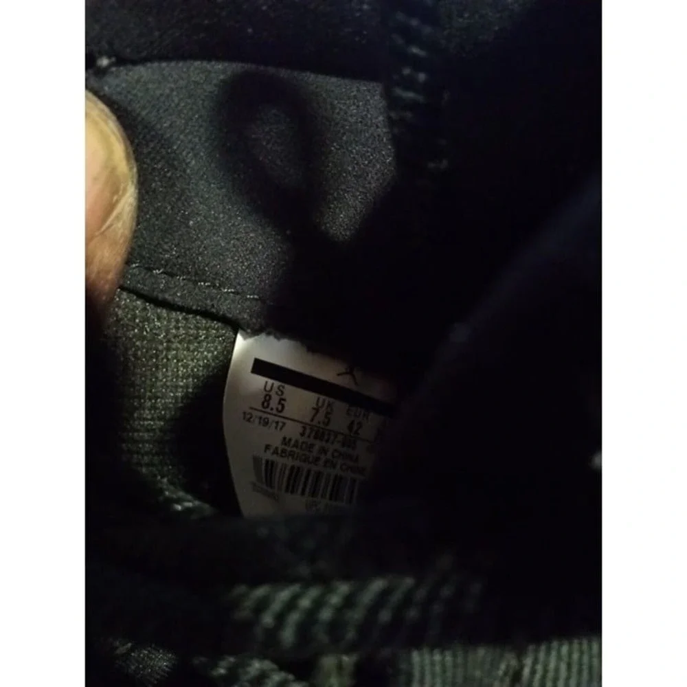 Nike Shoes Men's 8.5 Air Jordan 11 Retro 
